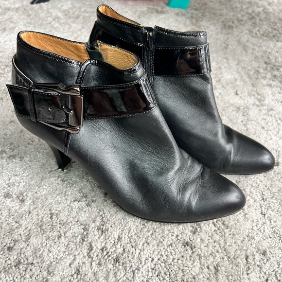 Sofft Black Heeled Ankle Boot. - Picture 3 of 8